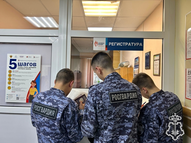В Омске сотрудники вневедомственной охраны приняли участие в донорской сдаче крови 
