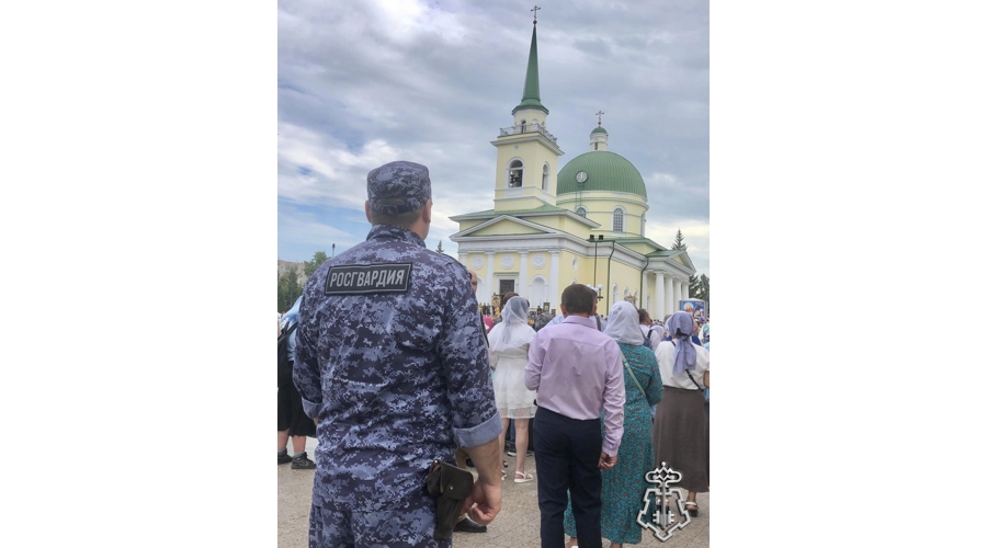 Росгвардейцы обеспечили общественный порядок при проведении крестного хода в Омске