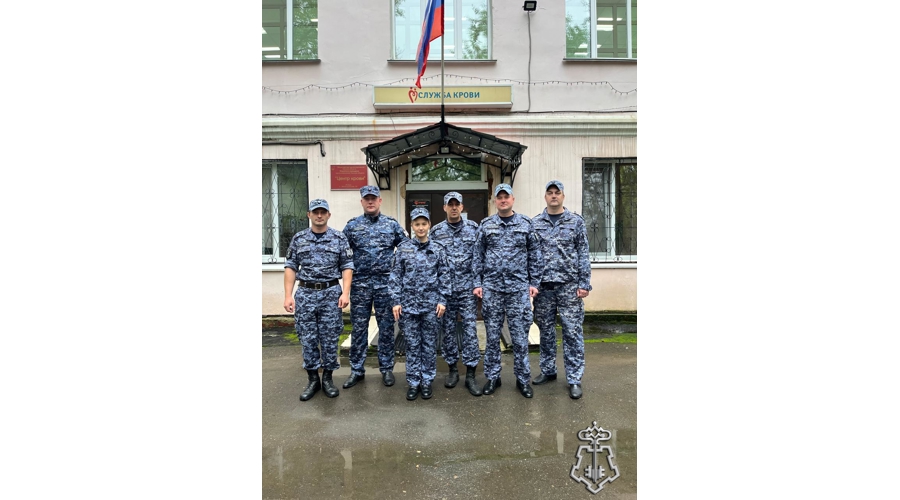 В Омске сотрудники вневедомственной охраны приняли участие в донорской сдаче крови 