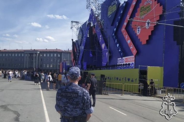 Вневедомственная охрана приняла участие в обеспечении правопорядка в период празднования Дня молодежи в Омске