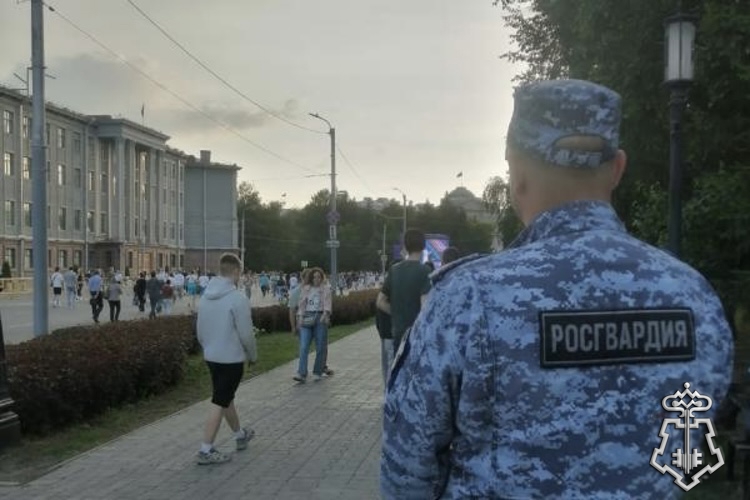 Вневедомственная охрана приняла участие в обеспечении правопорядка в период празднования Дня молодежи в Омске