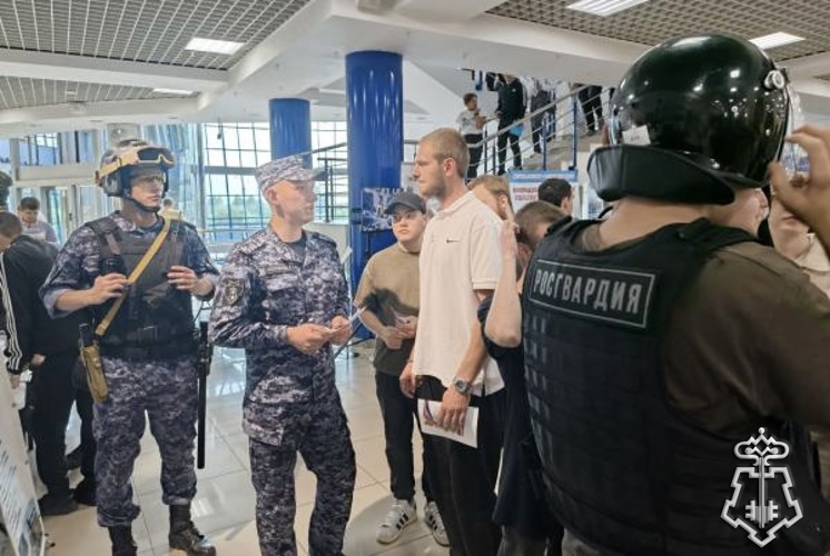 Росгвардия Омской области представила вакансии на ярмарке трудоустройства