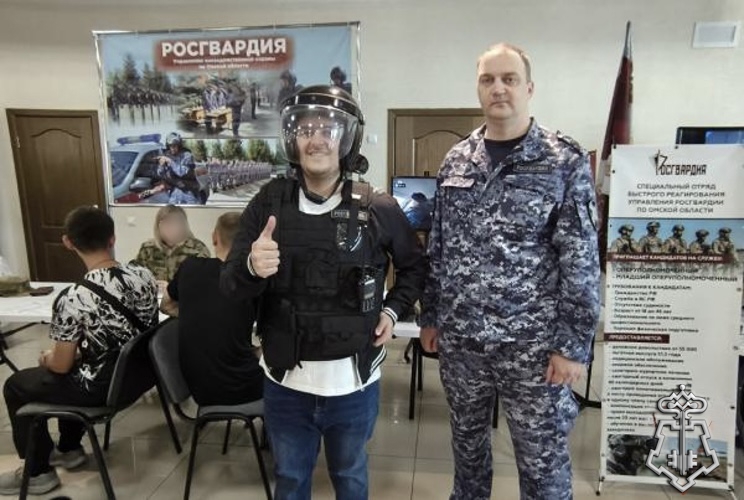 Росгвардия Омской области представила вакансии на ярмарке трудоустройства