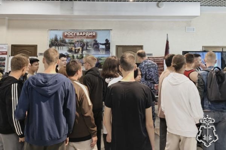 Росгвардия Омской области представила вакансии на ярмарке трудоустройства
