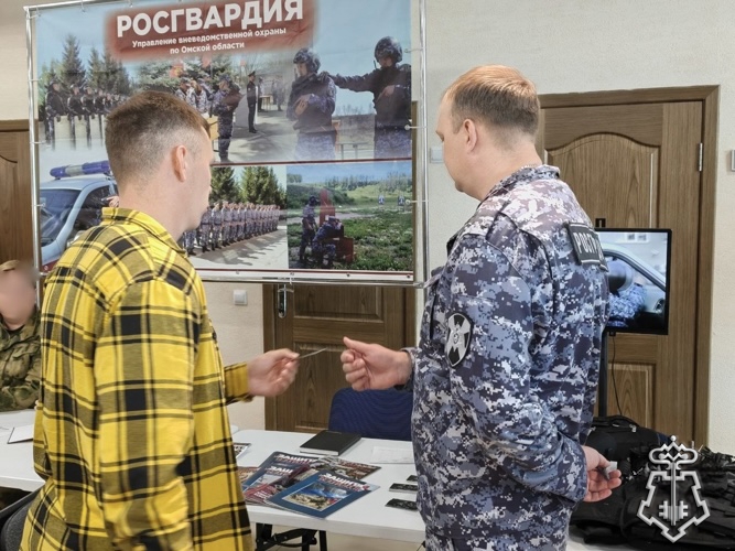 Росгвардия Омской области представила вакансии на ярмарке трудоустройства