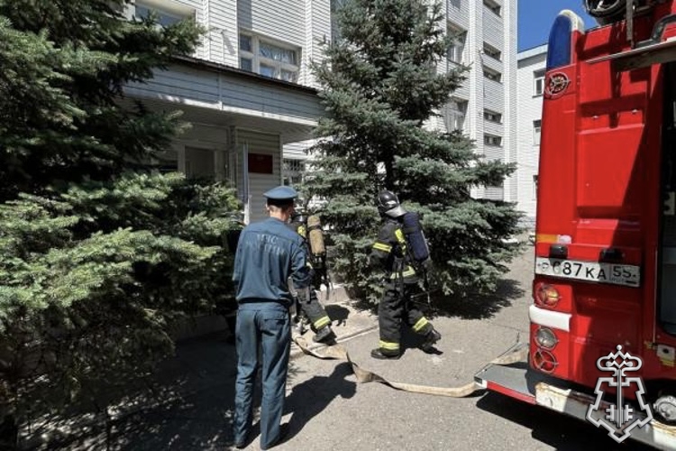Росгвардия и МЧС отработали совместные действия при пожаре в Омске