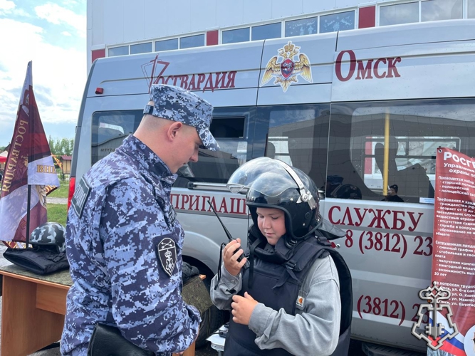 Росгвардия Омской области рассказала о службе на спортивном празднике "Королева спорта"