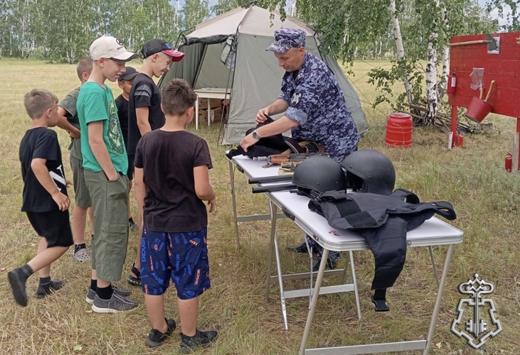 Росгвардия проводит патриотические мероприятия в детских лагерях Омской области