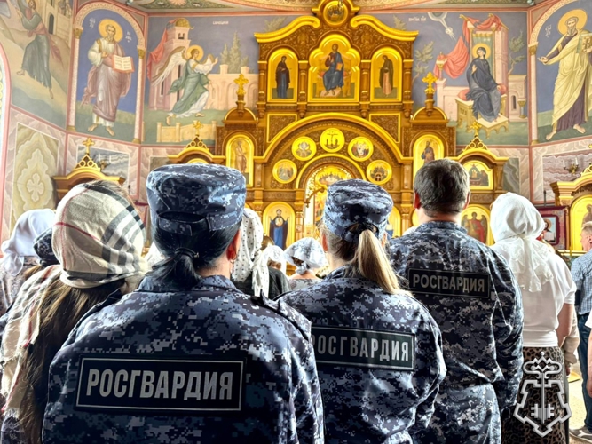 Росгвардейцы приняли участие в богослужении в честь Преображения Господня