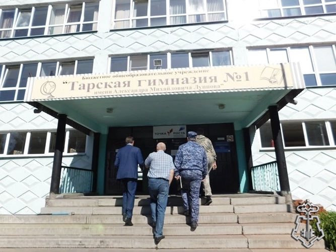 Росгвардия  проводит  проверки  образовательных учреждений перед началом учебного года в Омской области