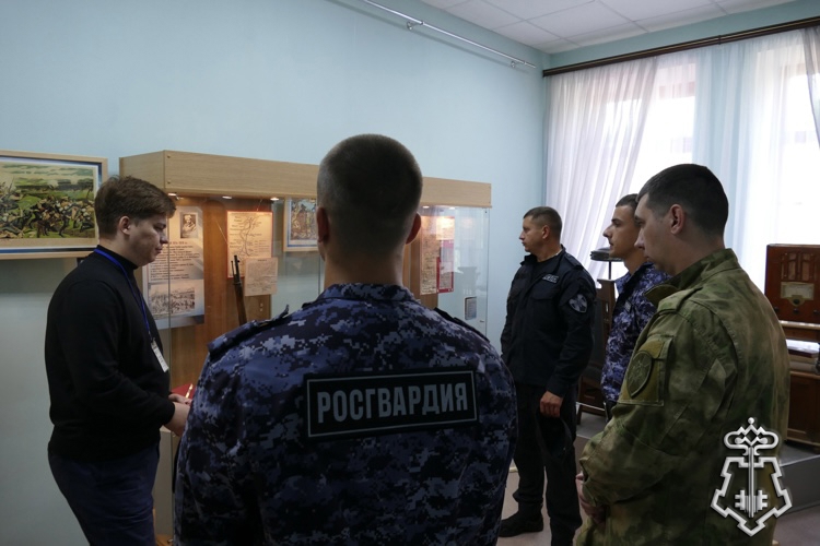 Омских росгвардейцев провели по местам в городе, связанным с именем земляка — генерал-лейтенанта инженерных войск Героя Советского Союза Д.М. Карбышева