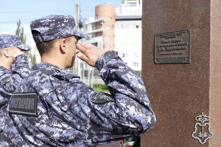 Омских росгвардейцев провели по местам в городе, связанным с именем земляка — генерал-лейтенанта инженерных войск Героя Советского Союза Д.М. Карбышева