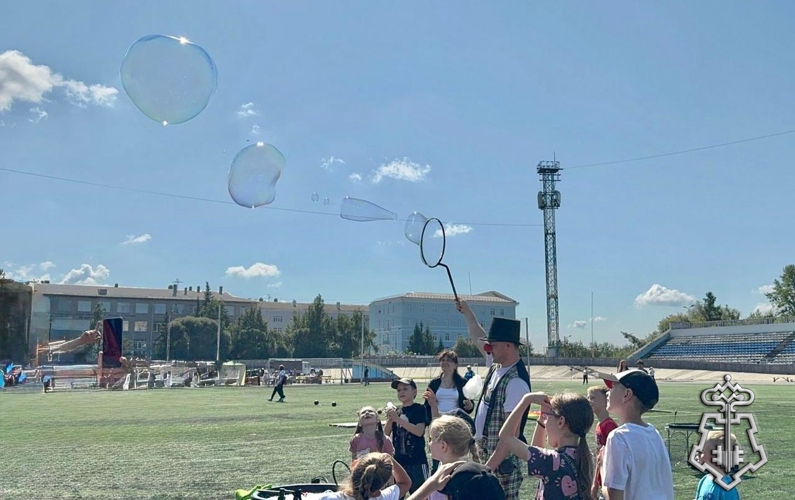 Сотрудники Росгвардии приняли участие в празднике «Папа, мама, я – спортивная семья» в Омске