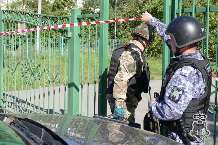 Росгвардейцы приняли участие в антитеррористических учениях в Омске