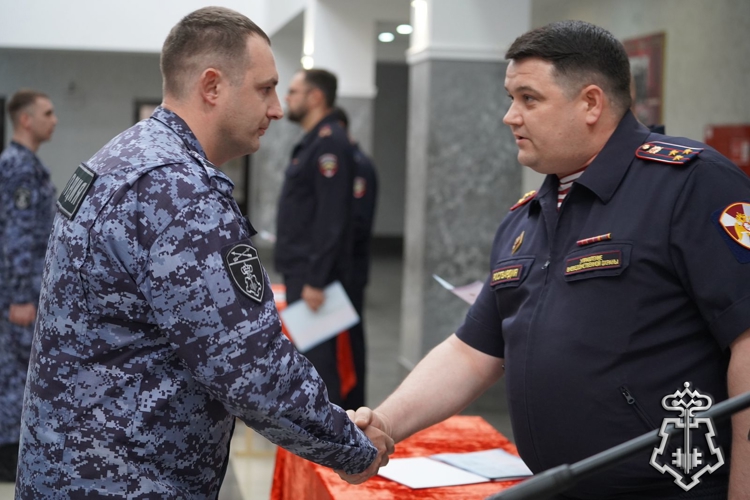 В Омске сотоялся выпуск сотрудников Росгвардии, прошедших программу обучения профессиональной подготовки