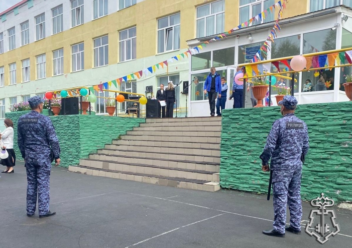 Росгвардейцы обеспечили безопасность образовательных учреждений в День знаний  