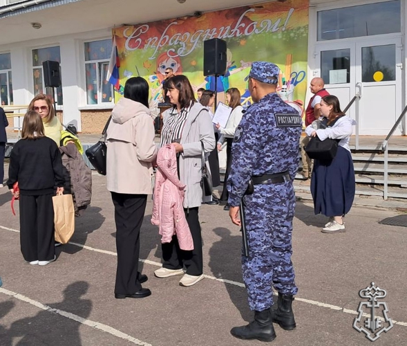 Росгвардейцы обеспечили безопасность образовательных учреждений в День знаний  