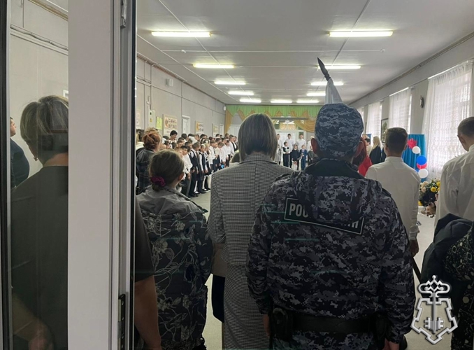 Росгвардейцы обеспечили безопасность образовательных учреждений в День знаний  