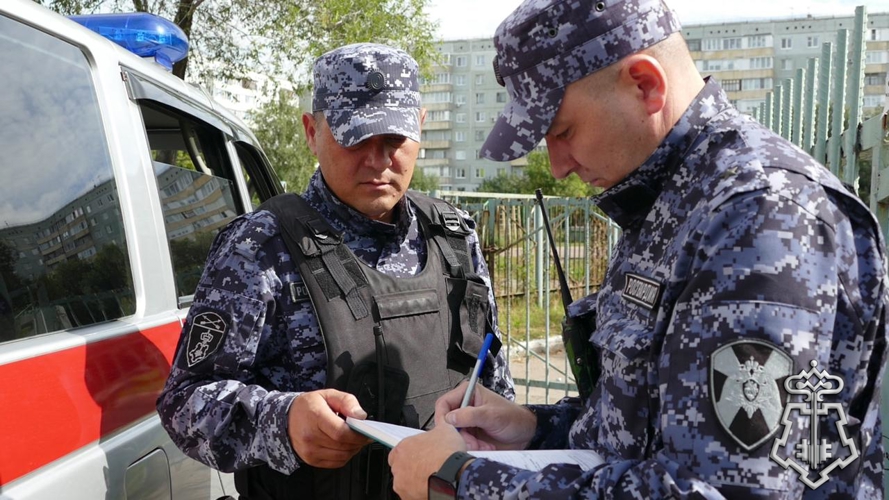 В Омске сотрудники Росгвардии проверили учебную тренировку на избирательном участке накануне Единого дня голосования