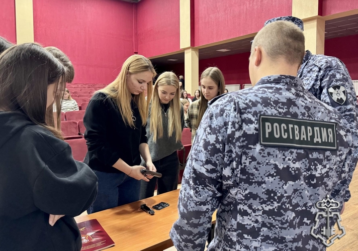 Росгвардейцы провели профориентационные уроки для омских студентов