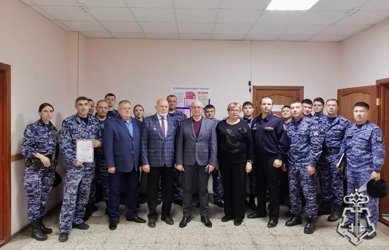 В Омске ветераны вневедомственной охраны встретились с действующими росгвардейцами
