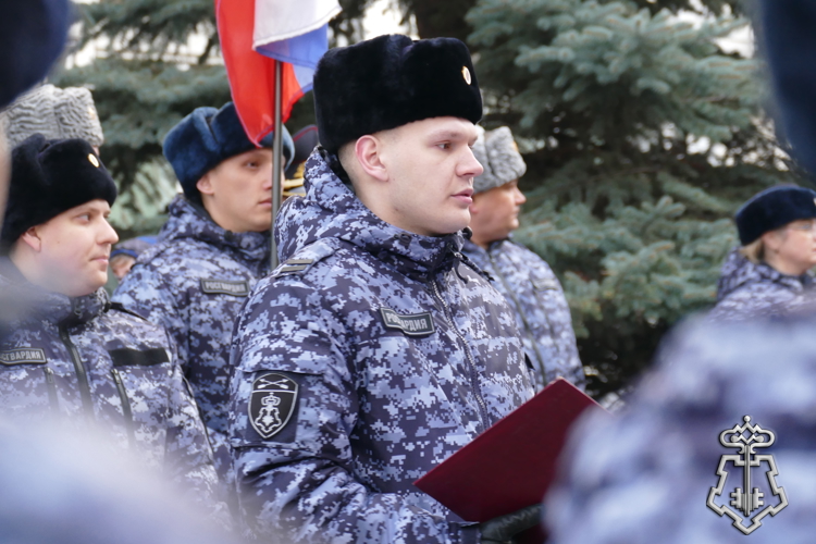 В ОМСКЕ ОТМЕТИЛИ 73-ЛЕТИЕ ВНЕВЕДОМСТВЕННОЙ ОХРАНЫ: НАГРАДЫ, ПРИСЯГА И ПАМЯТЬ О ГЕРОЕ