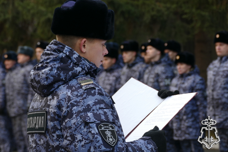 В ОМСКЕ ОТМЕТИЛИ 73-ЛЕТИЕ ВНЕВЕДОМСТВЕННОЙ ОХРАНЫ: НАГРАДЫ, ПРИСЯГА И ПАМЯТЬ О ГЕРОЕ