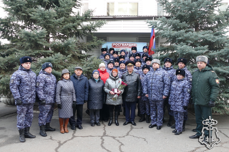 В ОМСКЕ ОТМЕТИЛИ 73-ЛЕТИЕ ВНЕВЕДОМСТВЕННОЙ ОХРАНЫ: НАГРАДЫ, ПРИСЯГА И ПАМЯТЬ О ГЕРОЕ