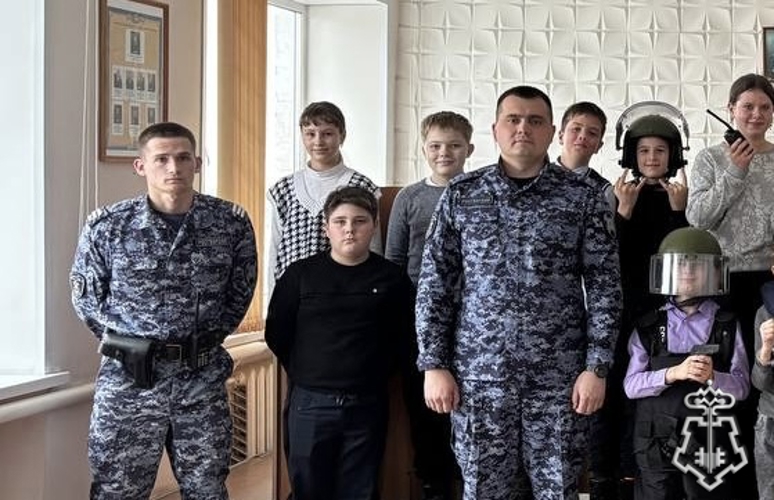 Росгвардейцы провели уроки мужества для школьников в Омской области
