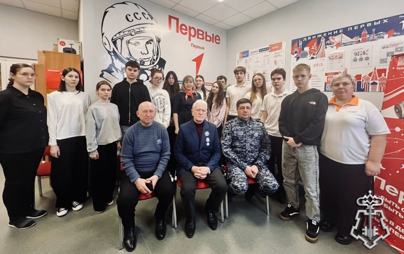 Росгвардейцы провели патриотическую «Классную встречу» для школьников в Омской области
