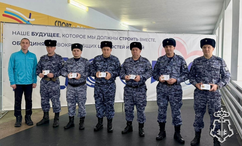 Сотрудникам Росгвардии вручили знаки отличия ГТО в Омской области