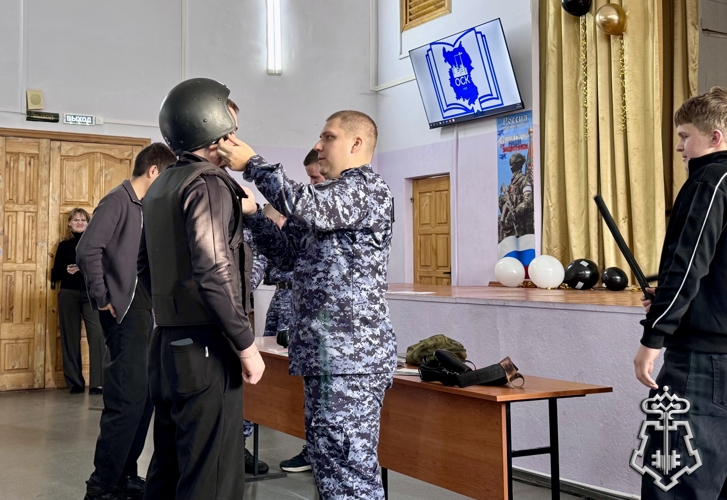 Росгвардейцы Омска провели профориентационные мероприятия для студентов