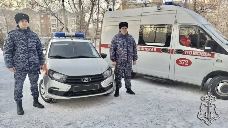 Сотрудники Росгвардии спасли девушку от необдуманного поступка в Омске