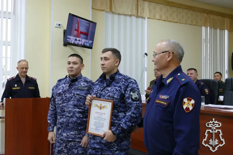 В Управлении Росгвардии по Омской области подвели итоги 2025 года и вручили награды отличившимся росгвардейцам