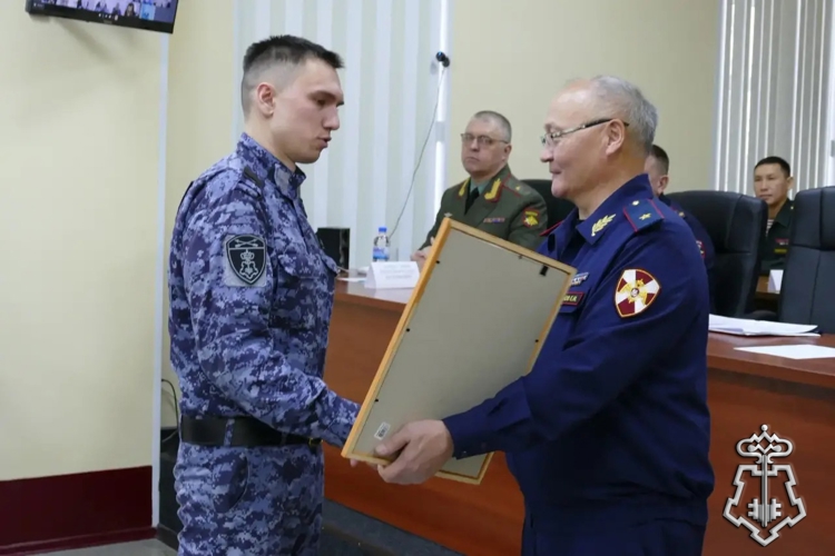 В Управлении Росгвардии по Омской области подвели итоги 2025 года и вручили награды отличившимся росгвардейцам
