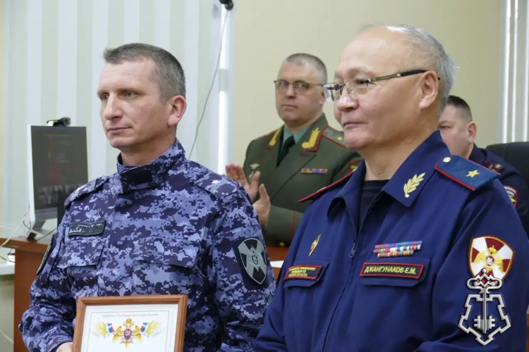 В Управлении Росгвардии по Омской области подвели итоги 2025 года и вручили награды отличившимся росгвардейцам