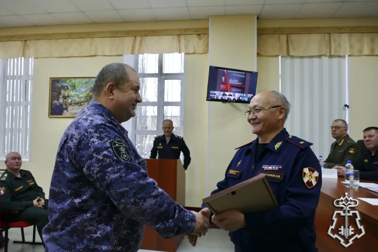 В Управлении Росгвардии по Омской области подвели итоги 2025 года и вручили награды отличившимся росгвардейцам