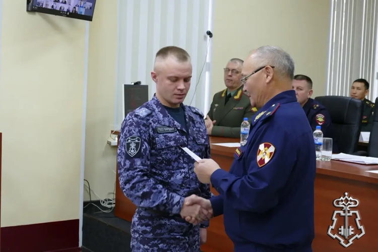 В Управлении Росгвардии по Омской области подвели итоги 2025 года и вручили награды отличившимся росгвардейцам