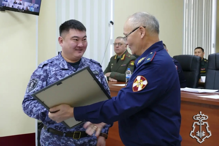 В Управлении Росгвардии по Омской области подвели итоги 2025 года и вручили награды отличившимся росгвардейцам