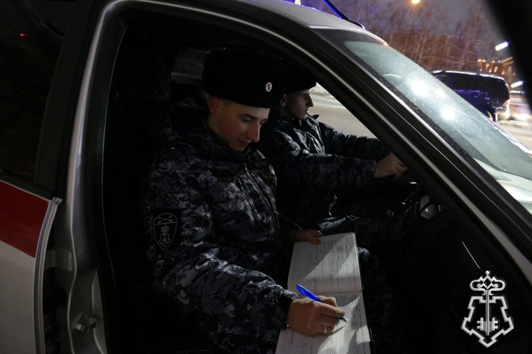 В Омске сотрудники Росгвардии задержали подозреваемых в причинении вреда здоровью