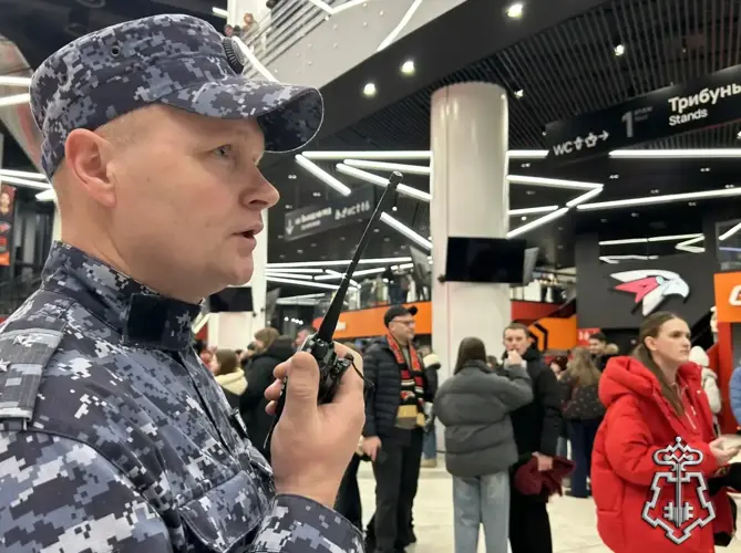 Сотрудники Росгвардии обеспечили безопасность хоккейных матчей в Омске