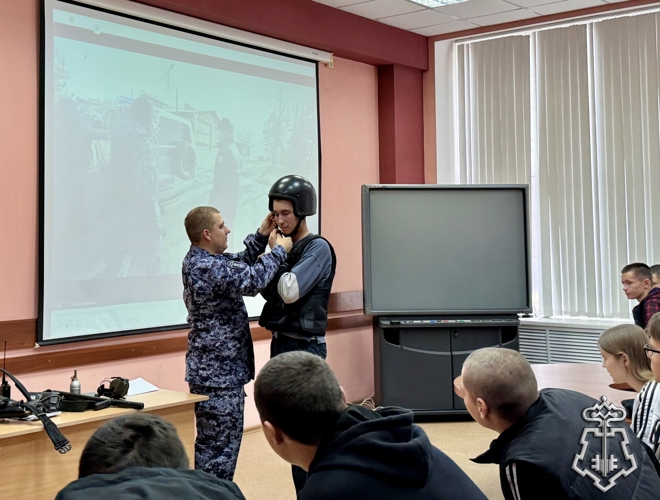 По случаю предстоящего 10-летия  Росгвардии сотрудники вневедомственной охраны провели агитационное мероприятие для студентов колледжа в Омске