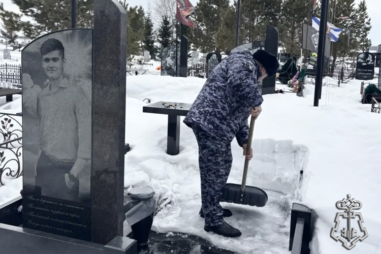В Омской области сотрудники оказали помощь семье погибшего военнослужащего