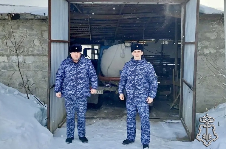 Росгвардейцы оказали помощь при тушении автомобиля в Омской области 