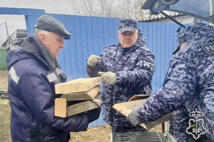В Омской области сотрудники вневедомственной охраны оказали помощь семье погибшего военнослужащего