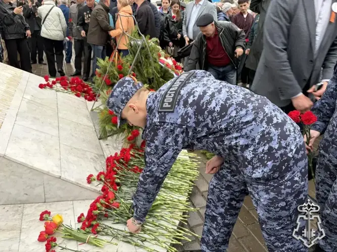 В Омске сотрудники и военнослужащие Росгвардии почтили память погибших участников ликвидации последствий радиационных аварий и катастроф