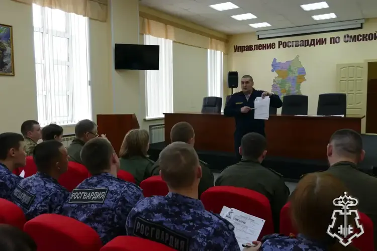  В Омске сотрудники и военнослужащие Росгвардии присоединились ко Всероссийской акции «Диктант Победы»