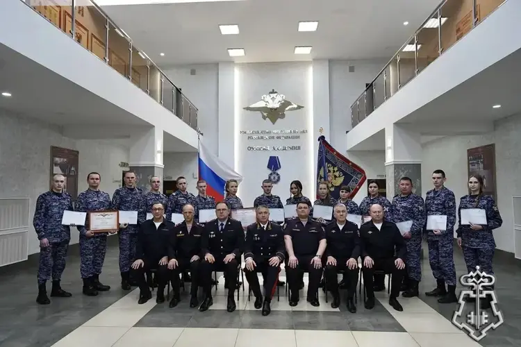 В Омске состоялся выпуск сотрудников Росгвардии, прошедших программу обучения профессиональной подготовки
