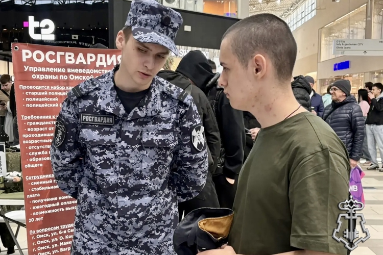 Росгвардия Омской области представила вакансии на ярмарке трудоустройства
