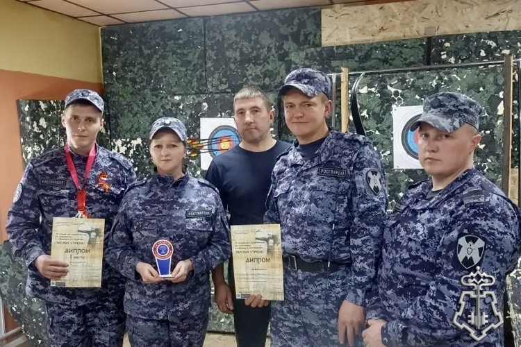 Сотрудники вневедомственной охраны Омской области заняли призовые места на соревнованиях по стрельбе из лука «Тарские стрелы»